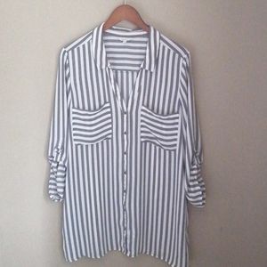 EUC Reitmans tunic length , split back shirt.